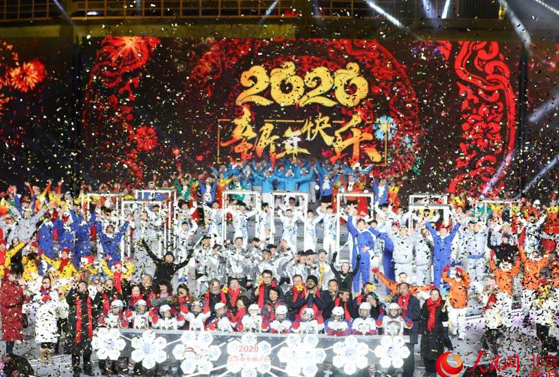 中外友人首鋼園共迎新年 新地標(biāo)展冬奧魅力2020北京新年倒計(jì)時(shí)活動(dòng)在首鋼園隆重舉行，此次活動(dòng)也是“相約北京”國際藝術(shù)節(jié)中主辦城市群眾冰雪文化活動(dòng)板塊重要活動(dòng)之一，進(jìn)一步突出了冬奧主題元素、彰顯了北京這座雙奧之城的獨(dú)特魅力。【詳細(xì)】