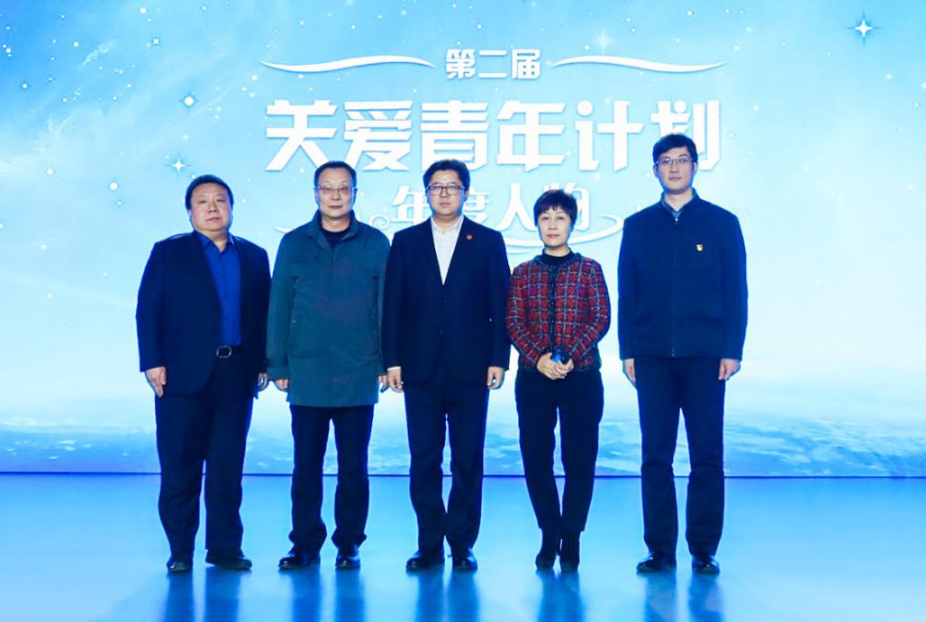 香港國(guó)際快遞-關(guān)愛青年計(jì)劃第二屆年度人物啟動(dòng) 首屆中國(guó)卡車司機(jī)達(dá)人秀總決賽打造“卡車人春晚”