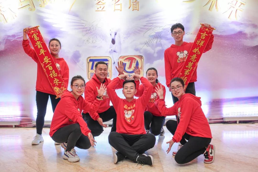 進(jìn)口用品-秣馬揚帆·逐夢未來，共祝2020明天會更好！