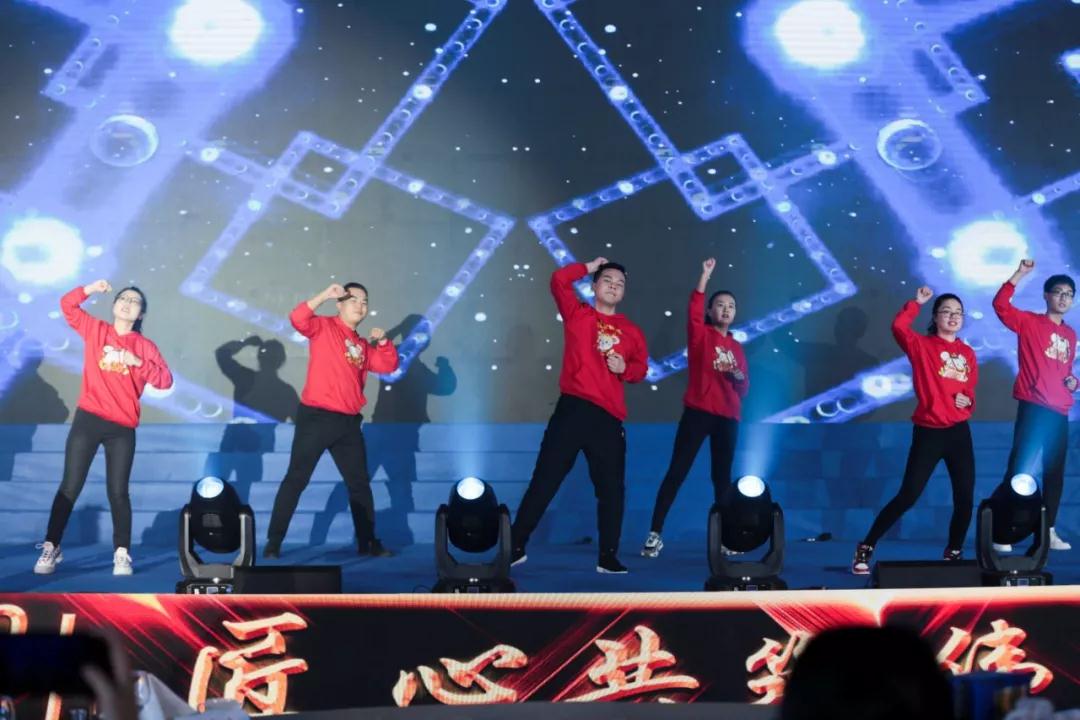 進(jìn)口用品-秣馬揚帆·逐夢未來，共祝2020明天會更好！