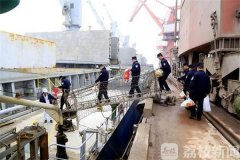 北美國(guó)際空運(yùn)-送“?！鄙洗叿烂窬c中國(guó)船員一起過(guò)“小年”