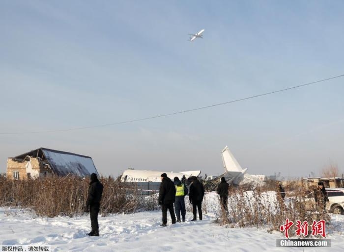 哈薩克斯坦墜機(jī)事故致12死 官員稱300人已接受詢問(wèn)