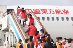 海運(yùn)拼箱價(jià)格-東航第五架包機(jī)從昆明起飛馳援武漢