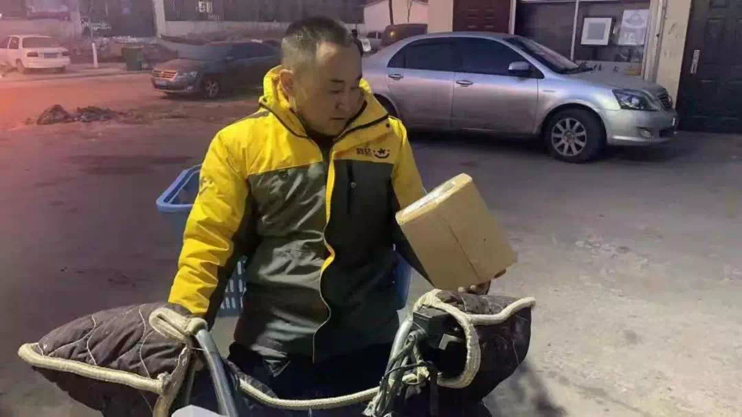 快遞小哥的春節(jié)模式：負(fù)責(zé)人留守派件，發(fā)3倍工資+紅包