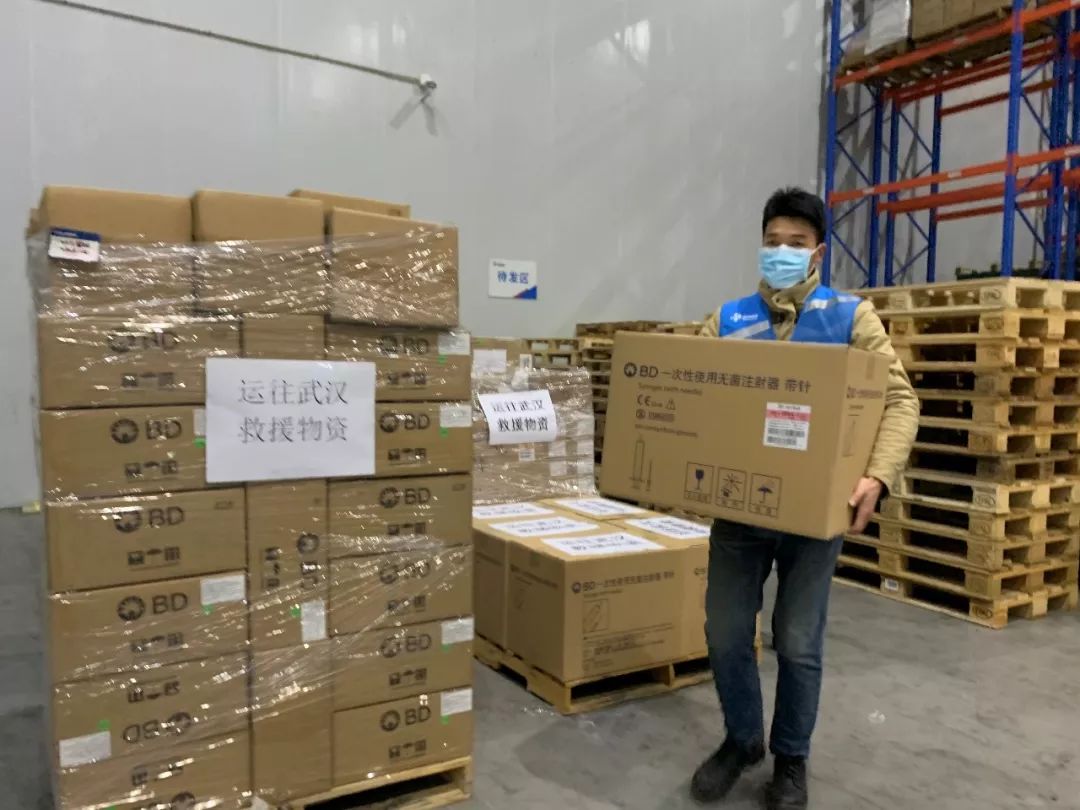嘉定物流企業(yè)星夜馳援,加配醫(yī)用物資抵達(dá)武漢