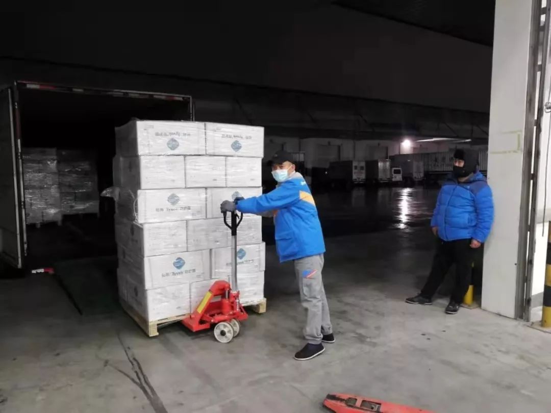 嘉定物流企業(yè)星夜馳援,加配醫(yī)用物資抵達(dá)武漢