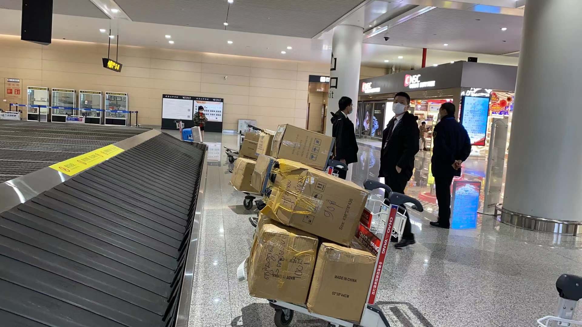 亞美尼亞的空運(yùn)價(jià)格-柬埔寨支援中國抗擊新型冠狀病毒疫情 山航協(xié)助運(yùn)輸5.95萬只口罩