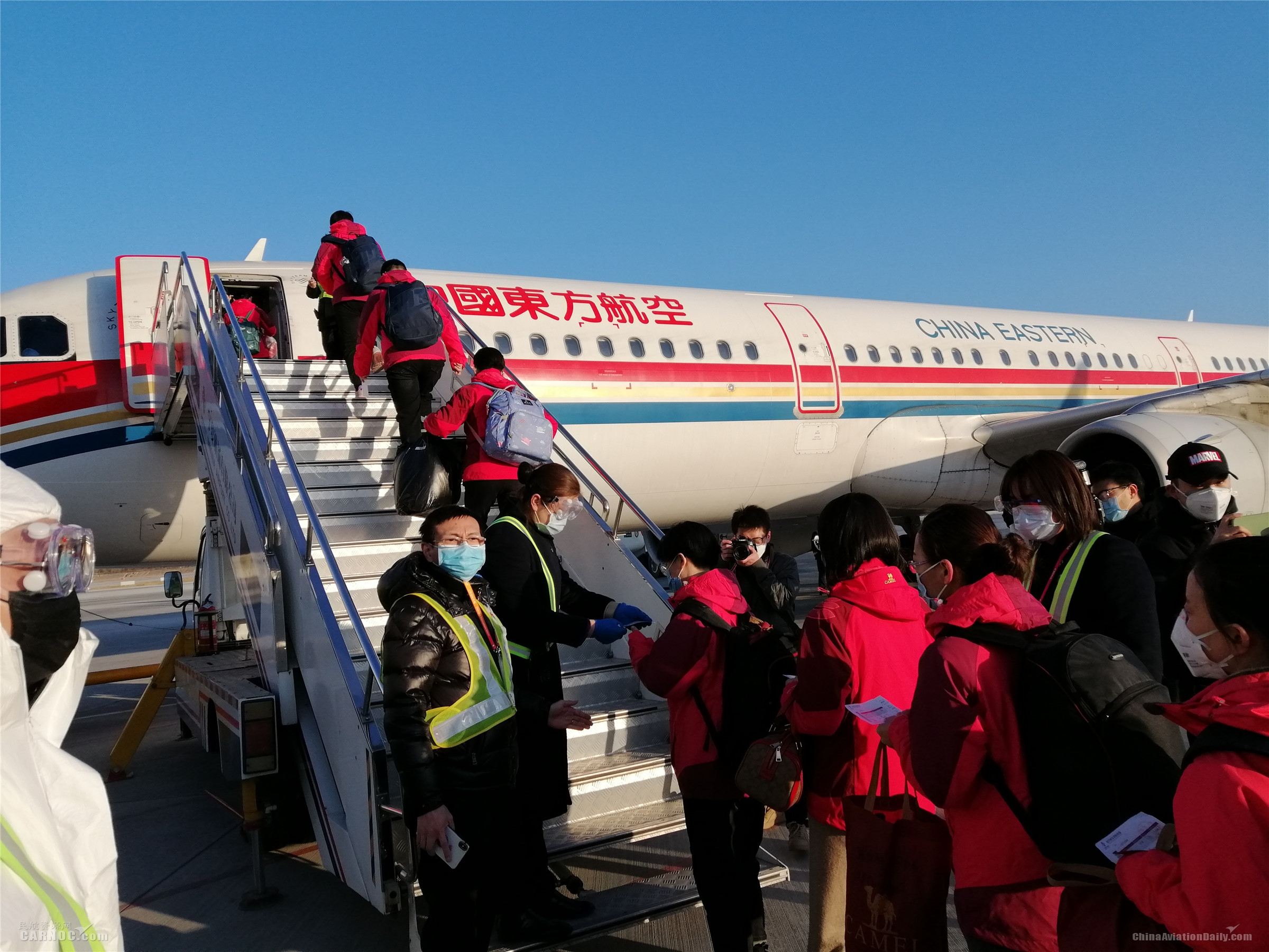國(guó)際快遞價(jià)格-沖破雨雪！東航7架包機(jī)保障6地醫(yī)療隊(duì)馳援武漢