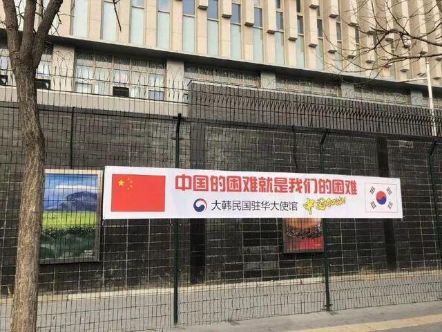 韓國(guó)新任總領(lǐng)事乘臨時(shí)貨機(jī)抵漢赴任，還帶來(lái)了救援物資