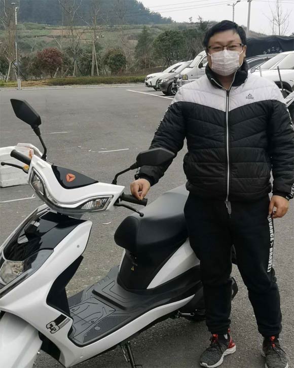 用戶成功收到由日日順物流送裝一體的電動車