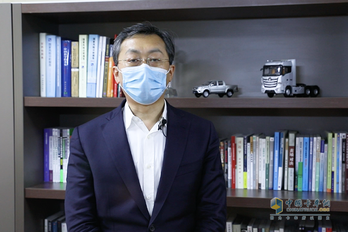 福田汽車集團(tuán)黨委書記、總經(jīng)理鞏月瓊介紹為公路物流復(fù)工復(fù)產(chǎn)提供的相關(guān)支持
