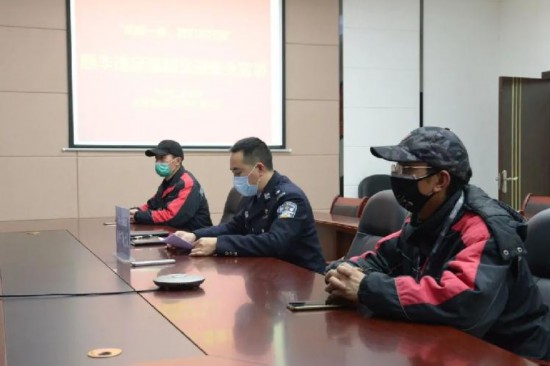 30余名快遞小哥在手機(jī)上接到交巡警下的“訂單”，內(nèi)容是……