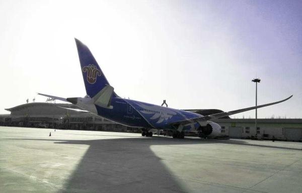 烏克蘭航空-新疆喀什242名農(nóng)民工乘坐南航787夢想客機(jī)出疆務(wù)工（附圖）