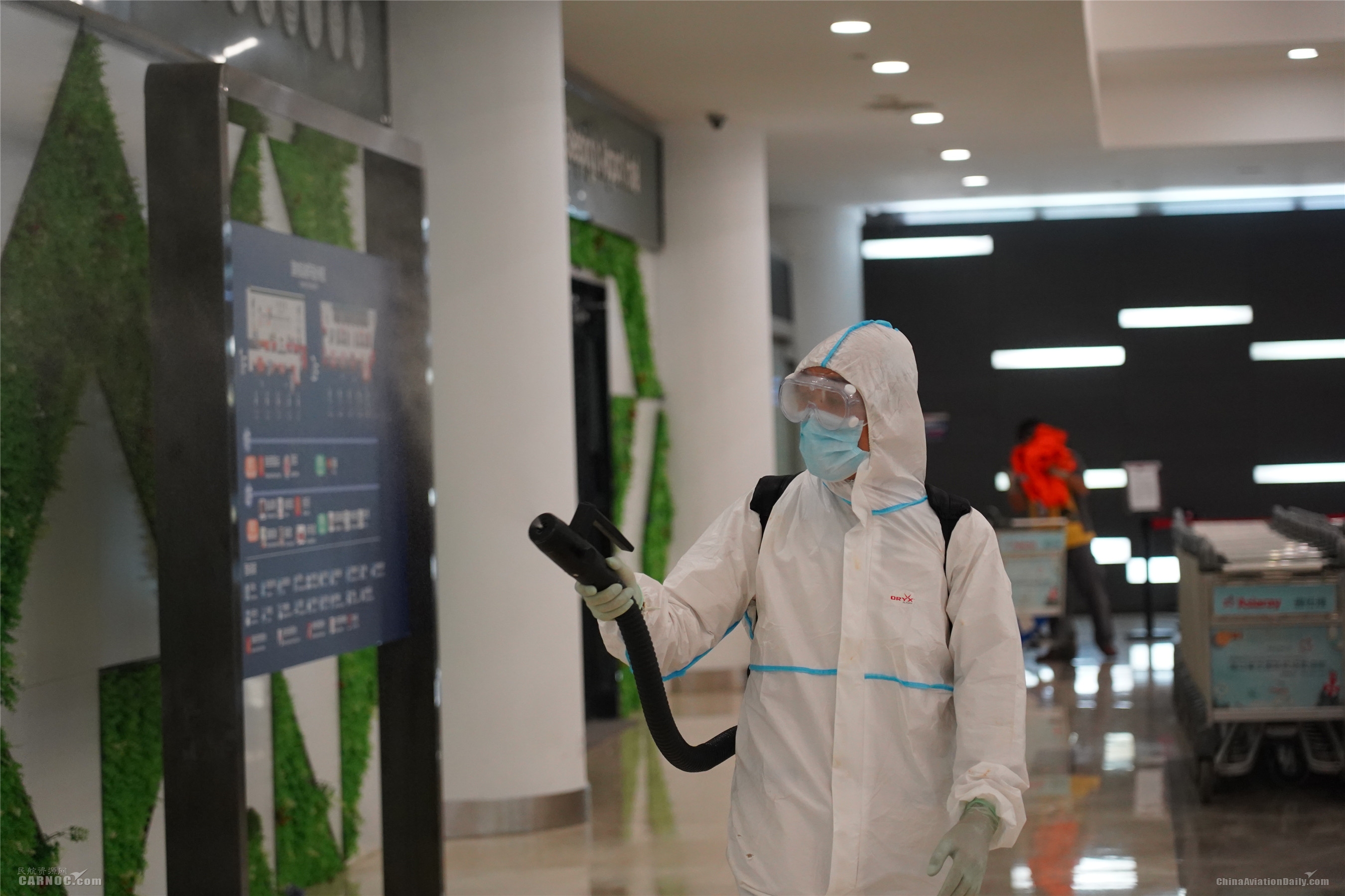 商品編碼查詢-氣溫攀升 客流回暖 ?？诿捞m國際機場戰(zhàn)“疫”復(fù)工兩手抓（附圖）