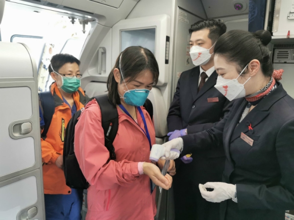 維薩格海運費東航江西公司執(zhí)行江西首班援鄂醫(yī)療隊返程包機（附圖）