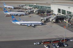 日本海運鄭州機場保障三架包機 迎接河南省支援湖北醫(yī)療隊白衣戰(zhàn)士返豫