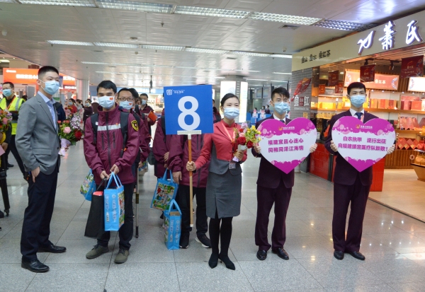十大空運(yùn)公司-三峽機(jī)場順利保障福建援宜支援隊(duì)平安凱旋