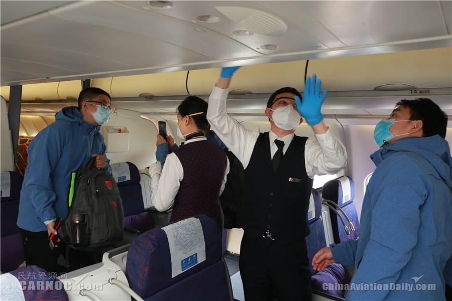 國航包機運送山東省聯(lián)合工作組飛赴倫敦。國航供圖
