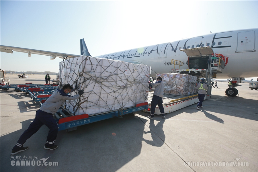 國航包機運送山東省聯(lián)合工作組飛赴倫敦。國航供圖