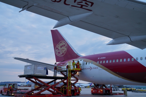 上?？者\(yùn)-吉祥航空787累計(jì)載運(yùn)超200噸醫(yī)療物資支援歐洲
