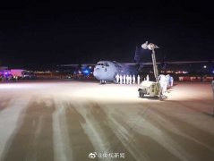 包機(jī)運(yùn)輸伊拉克用過(guò)水門(mén)儀式迎接中國(guó)援助物資