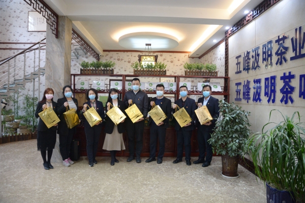 上海貨運(yùn)-讓春茶飛起來——三峽機(jī)場與五峰縣政府開啟扶貧助企戰(zhàn)略合作
