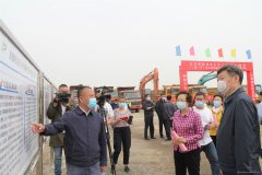 西雅圖空運(yùn)吐魯番機(jī)場改擴(kuò)建工程“三通一平”及市政遷改工程正式開工