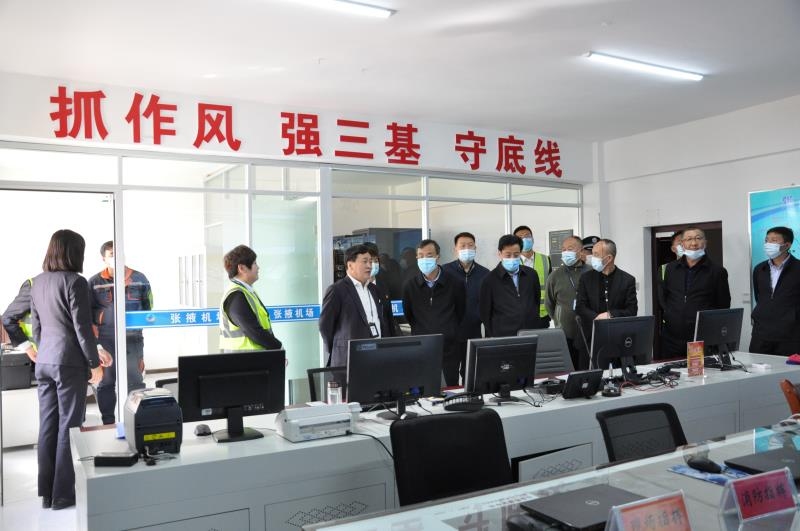 民航西北地區(qū)管理局局長(zhǎng)王長(zhǎng)益調(diào)研張掖機(jī)場(chǎng)
-海運(yùn)價(jià)格