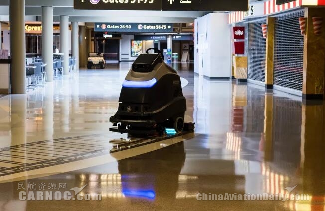 全美首家 匹茲堡機(jī)場使用紫外線清潔機(jī)器人