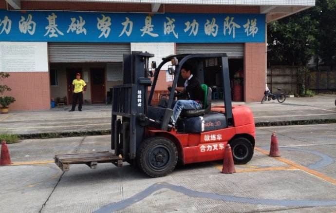 昆山周莊鎮(zhèn)考行車證叉車培訓(xùn)學(xué)校學(xué)費(fèi)大概多少錢展會(huì)服務(wù)