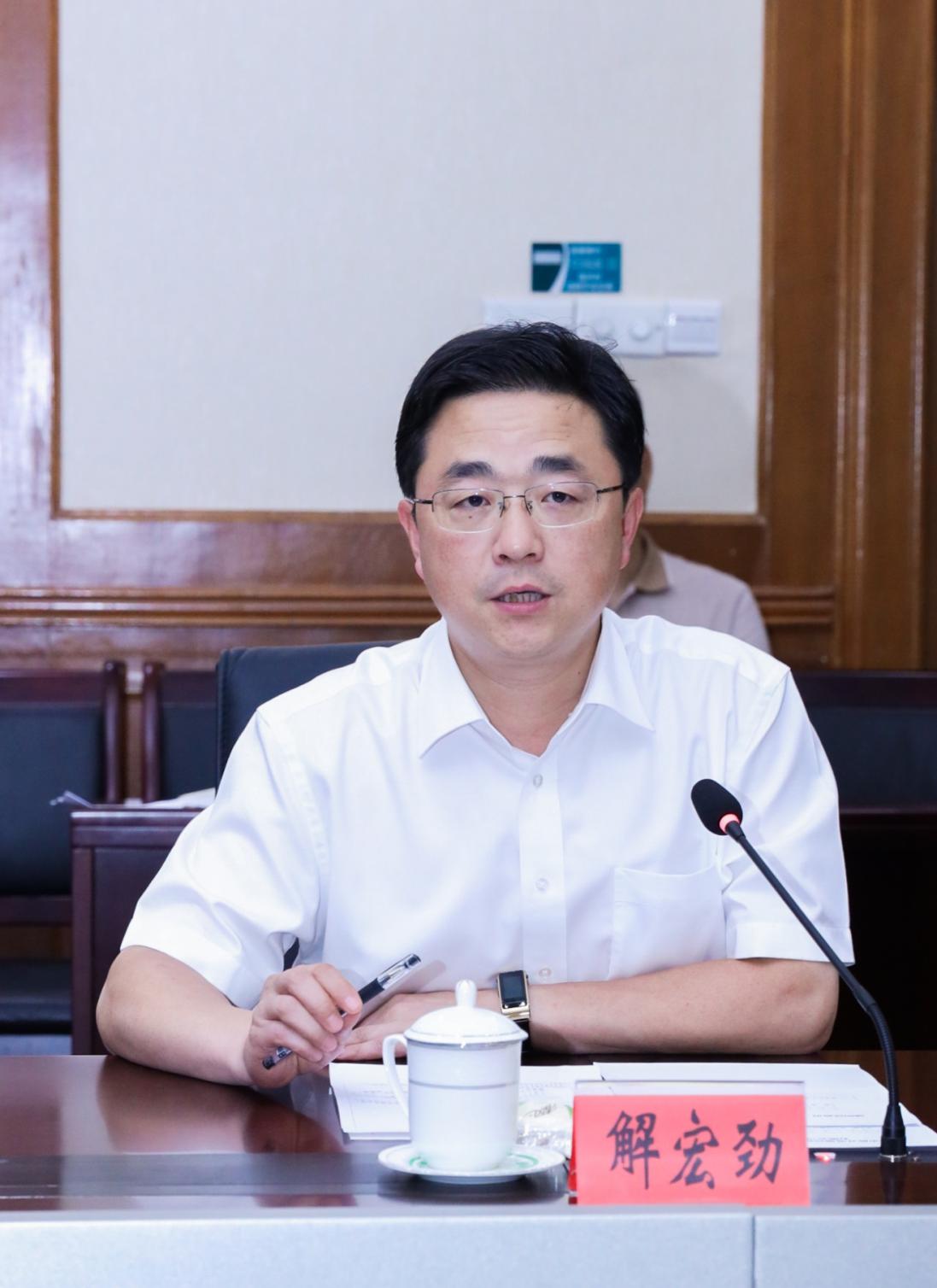 打造集合車、貨在線的以大件和大宗資源為主的網(wǎng)絡貨運平臺
-深圳出口