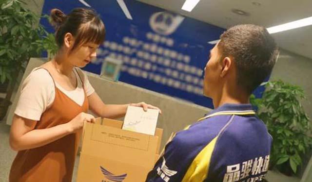 中國(guó)又一快遞涼了，曾坐擁4000多個(gè)網(wǎng)點(diǎn)，保稅物流園區(qū) ，今31000名員工順豐接盤