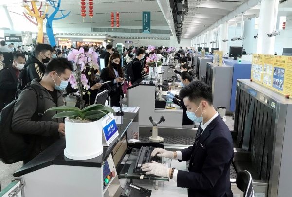 返程高峰來(lái)臨 南航提醒旅客需提前2個(gè)小時(shí)到達(dá)機(jī)場(chǎng)