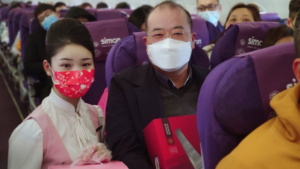  圖：吉祥航空客艙乘務職員春運期間做好服務保障工作 為響應國家鼓勵就地過年號召
-國際空運